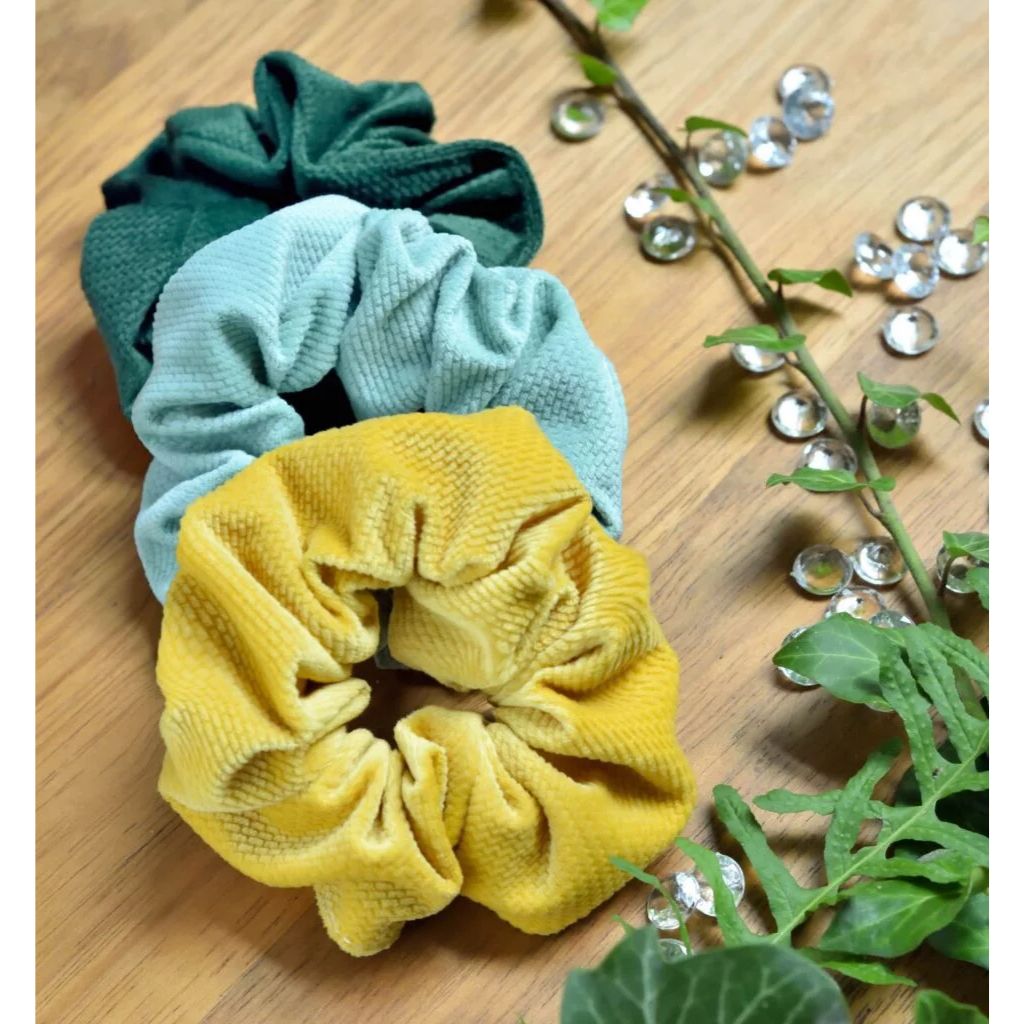 Velvet Scrunchie hajgumi - light green